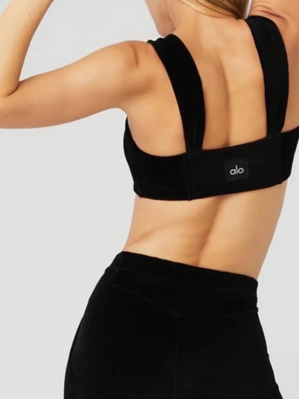 Alo Velvet Scoop Back Bralette - Black.SizeXS